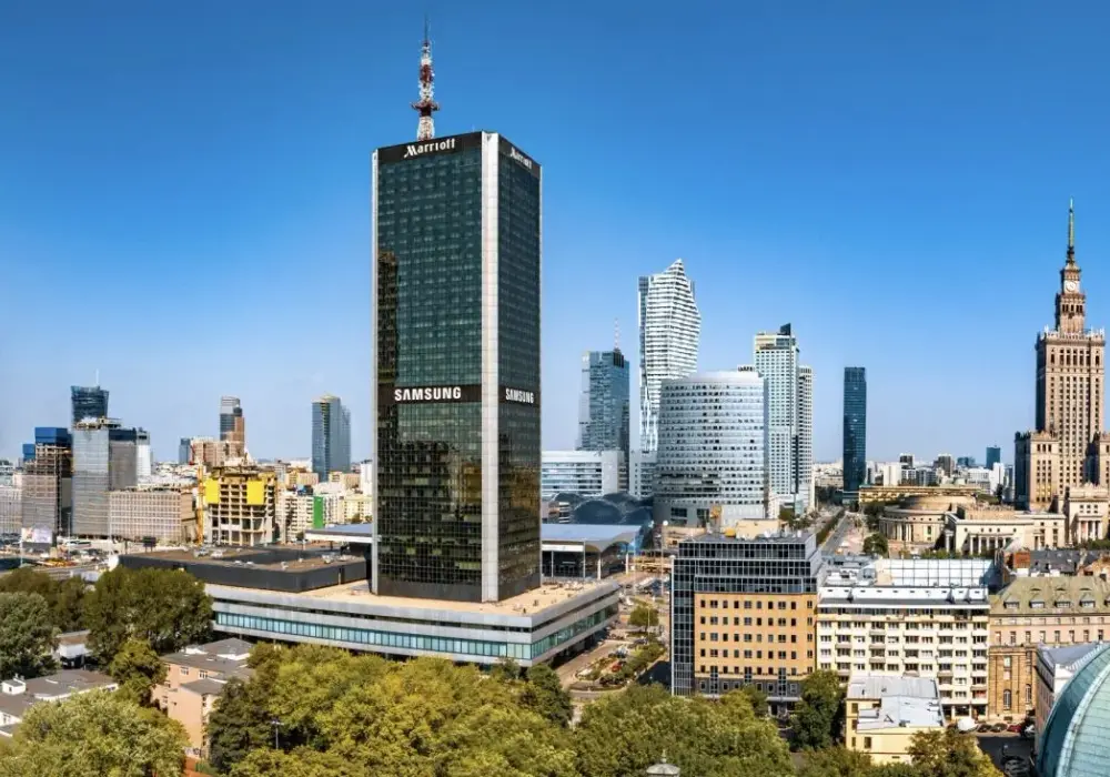 Hotel Marriott w Warszawie: Kiedy powstał i jak zmieniał się przez lata