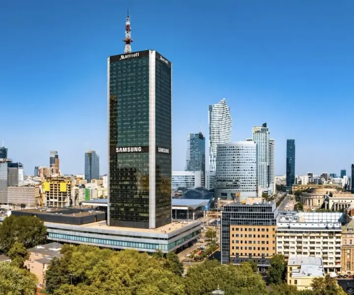 Hotel Marriott w Warszawie: Kiedy powstał i jak zmieniał się przez lata